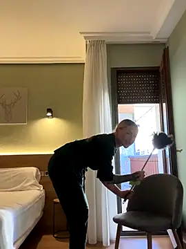 Snapshot of EmaSalis chatting on October 26, 2025, 2:34 pm EmaSalis online show from October 26, 2025, 2:34 pm