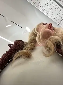 Snapshot of EmaSalis chatting on February 6, 2026, 9:12 am EmaSalis online show from February 6, 2026, 9:12 am