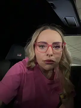 Snapshot of EmaSalis chatting on February 18, 2026, 10:00 am EmaSalis online show from February 18, 2026, 10:00 am