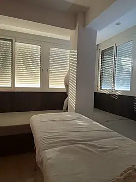 Snapshot of EmaSalis chatting on February 19, 2026, 7:48 am EmaSalis online show from February 19, 2026, 7:48 am