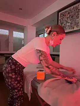 Snapshot of EmaSalis chatting on February 20, 2026, 12:05 pm EmaSalis online show from February 20, 2026, 12:05 pm