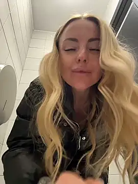 Snapshot of EmaSalis chatting on February 26, 2026, 9:19 am EmaSalis online show from February 26, 2026, 9:19 am