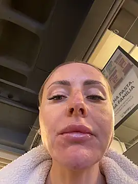 Snapshot of EmaSalis chatting on February 27, 2026, 8:58 am EmaSalis online show from February 27, 2026, 8:58 am