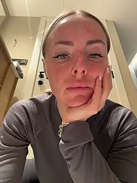 Snapshot of EmaSalis chatting on March 1, 2026, 4:42 pm EmaSalis online show from March 1, 2026, 4:42 pm