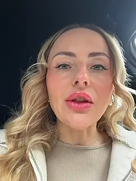 Snapshot of EmaSalis chatting on March 5, 2026, 7:48 am EmaSalis online show from March 5, 2026, 7:48 am