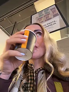 Snapshot of EmaSalis chatting on March 6, 2026, 8:22 am EmaSalis online show from March 6, 2026, 8:22 am