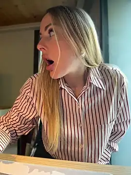 EmaSalis online show from April 21, 2026, 7:47 am