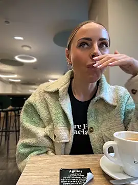 EmaSalis online show from April 24, 2026, 7:22 am