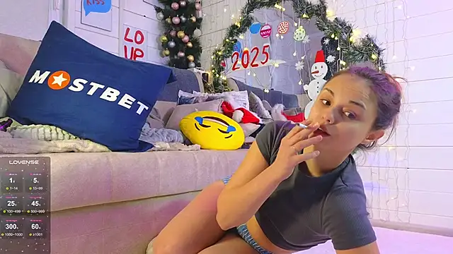 Snapshot of Misss_Vikk chatting on December 28, 2024, 8:16 am Misss Vikk online show from December 28, 2024, 8:16 am