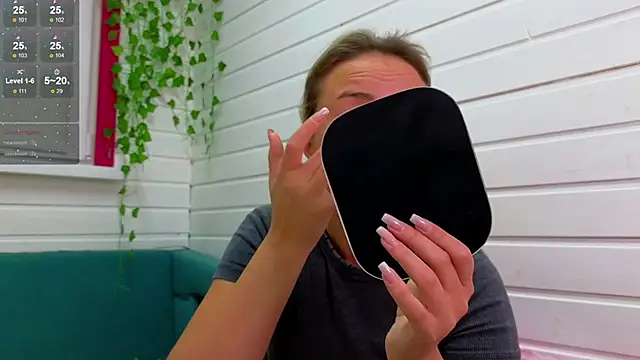 Snapshot of Misss_Vikk chatting on October 5, 2025, 6:12 am Misss Vikk online show from October 5, 2025, 6:12 am