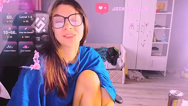 MollyLollipop online show from October 30, 2025, 7:10 am