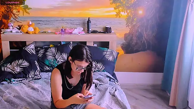 MollyLollipop online show from June 17, 2026, 4:59 am