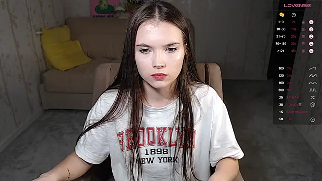 Eva Davie online show from February 28, 2025, 2:42 pm