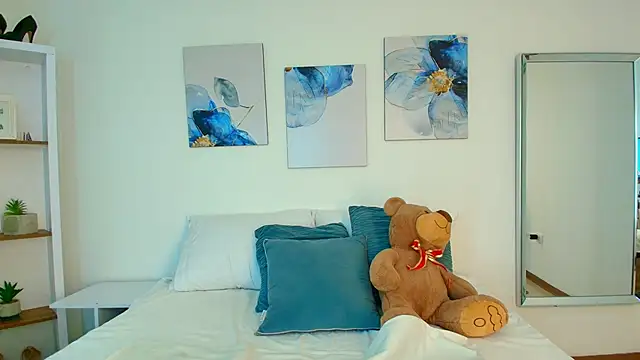 Isabella Harley online show from March 3, 2026, 1:28 pm