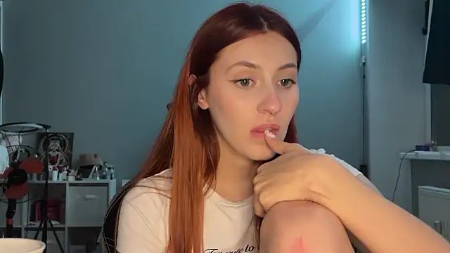 Snapshot of Uniarten chatting on September 23, 2025, 7:28 pm Uniarten online show from September 23, 2025, 7:28 pm