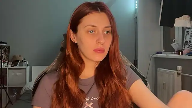 Snapshot of Uniarten chatting on September 28, 2025, 4:01 pm Uniarten online show from September 28, 2025, 4:01 pm