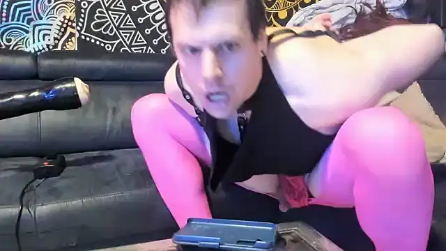 slankecrosdresser online show from November 3, 2025, 7:20 am