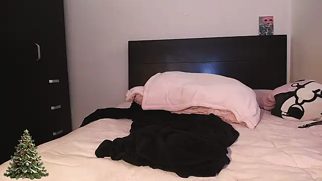 MARIANADIRTY online show from January 4, 2025, 4:43 pm