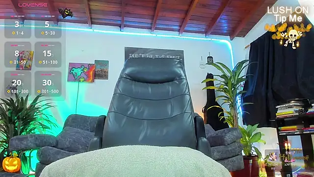 RyanCarter  online show from October 31, 2025, 3:35 pm