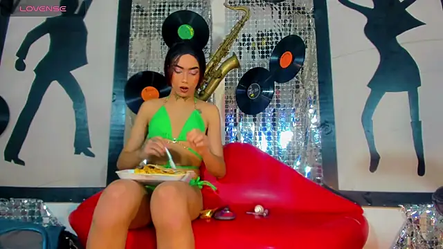 nickyminach  online show from January 16, 2025, 10:34 pm