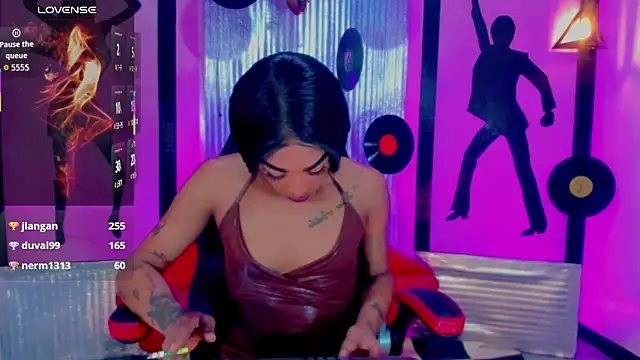 nickyminach  online show from September 24, 2025, 7:17 pm