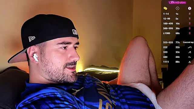 Snapshot of DominantTheo chatting on November 30, 2025, 3:43 am DominantTheo online show from November 30, 2025, 3:43 am