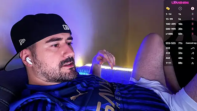 Snapshot of DominantTheo chatting on December 2, 2025, 3:34 am DominantTheo online show from December 2, 2025, 3:34 am