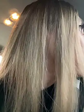 Eva Ryen online show from September 12, 2025, 4:07 pm