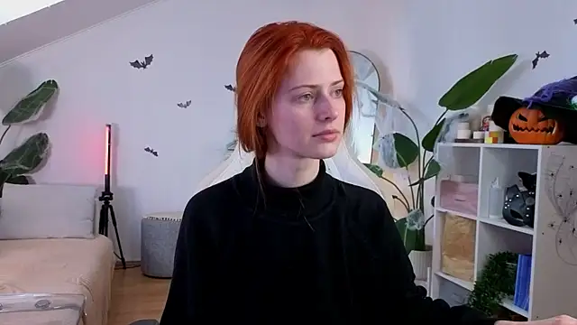 doll lesli online show from November 2, 2025, 9:33 am