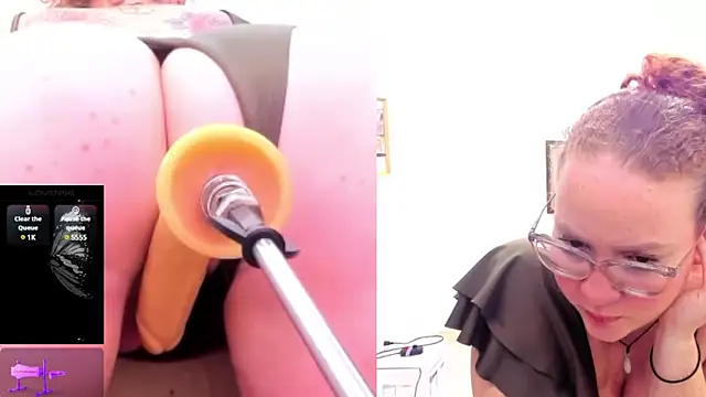 Paulina Davis  online show from February 26, 2025, 4:36 am