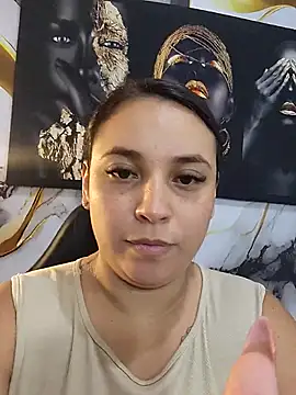 Snapshot of LizzRouse chatting on May 29, 2026, 9:35 pm LizzRouse online show from May 29, 2026, 9:35 pm