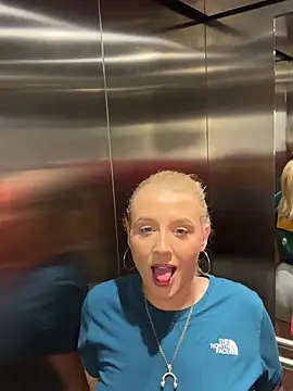 Strongqueen online show from January 8, 2025, 11:41 pm