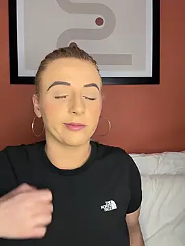 Strongqueen online show from February 26, 2025, 6:32 pm