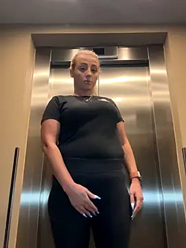 Strongqueen online show from September 25, 2025, 9:18 pm