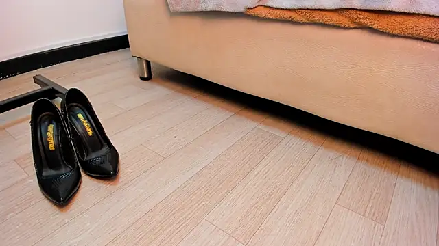  rebecca1 online show from November 13, 2025, 3:55 pm