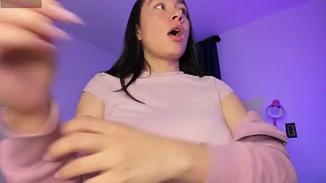 perla7777 online show from November 7, 2025, 11:05 pm