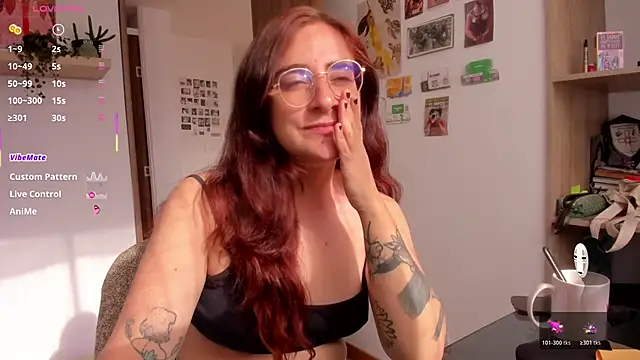 Snapshot of linda_giggle chatting on June 17, 2026, 1:01 pm linda giggle online show from June 17, 2026, 1:01 pm