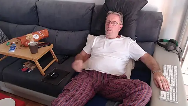 Nudelschwanz online show from March 11, 2025, 4:07 pm