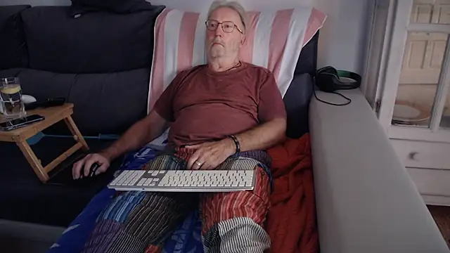 Nudelschwanz online show from October 12, 2025, 4:39 pm