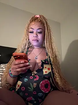 ThickAssRena online show from April 27, 2026, 3:04 am