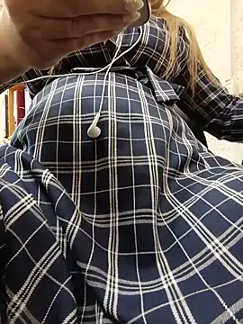 Snapshot of Office_Albertina chatting on June 11, 2026, 3:15 am Office Albertina online show from June 11, 2026, 3:15 am
