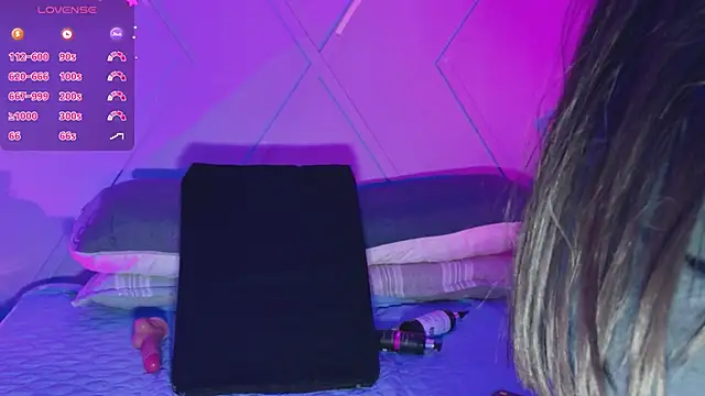 emmajohnss online show from June 5, 2026, 6:52 am