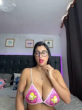 lovely violet13 online show from November 5, 2025, 3:01 pm