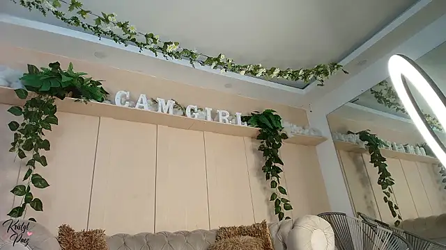 kristyl paez online show from February 9, 2026, 7:51 pm