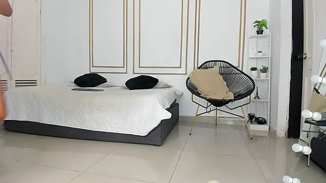 kristyl paez online show from April 20, 2026, 6:53 pm