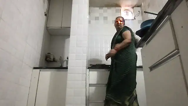 Riyasingh9 online show from December 15, 2025, 4:06 am