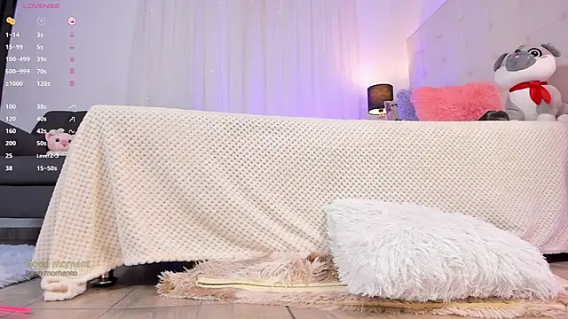 tatikiss  online show from March 4, 2025, 2:42 pm