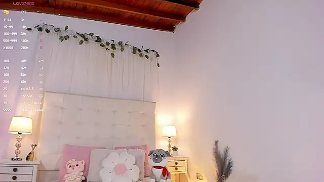 tatikiss  online show from October 15, 2025, 11:43 am