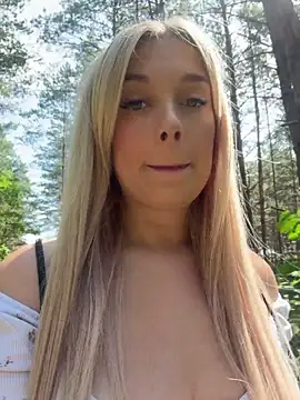 Snapshot of CherryAuroraa chatting on July 14, 2026, 10:21 am CherryAuroraa online show from July 14, 2026, 10:21 am