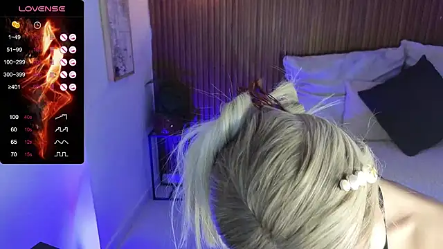 Snapshot of AmelieAxie chatting on January 9, 2025, 4:08 am AmelieAxie online show from January 9, 2025, 4:08 am